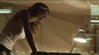 Ashley Hinshaw seksi, Piramit (2014) filminden bir sahne