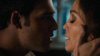 Jennifer Lopez çıplak, Lexi Atkins çıplak, The Boy Next Door'dan (2015) seks sahnesi