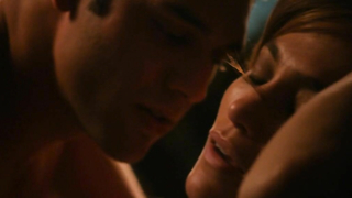 Jennifer Lopez çıplak, Lexi Atkins çıplak, The Boy Next Door'dan (2015) seks sahnesi