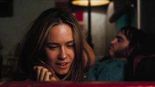 Katherine Waterston çıplak, Inherent Vice (2014) filminden seks sahnesi