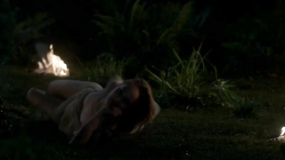 Lotte Verbeek nuda, scena di Outlander s01e10 (2015)