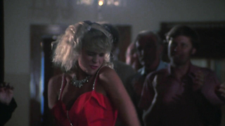 Kristi Somers nua, cena de Tomboy (1985)