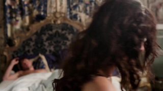 Alexandra Park sexy, scena di The Royals s01e02 (2015)