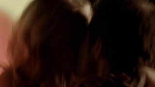 Nina Dobrev sexy, Candice Accola sexy, scène de sexe de The Vampire Diaries s06e13e17 (2015)