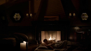 Nina Dobrev seksi, Candice Accola seksi, The Vampire Diaries s06e13e17 (2015)'den seks sahnesi