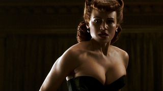 Carla Gugino sexy, scène érotique de Watchmen (2009)