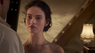 Lily James çıplak, The Exception'dan (2016) seks sahnesi