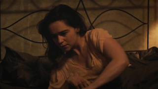 Emilia Clarke nuda, scena di sesso da La voce della pietra (2017)