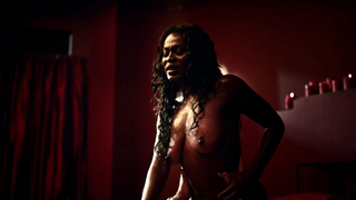 Yetide Badaki nackt, Sexszene aus American Gods s01e01 (2017)